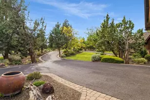 360 Vista Rim Dr, Redmond, OR 97756 - Photo 5