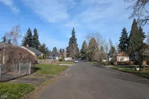 3707 NE 113th Ave, Portland, OR 97220 - Photo 3