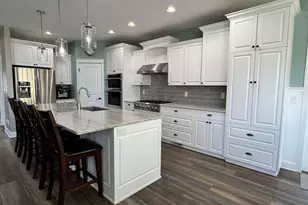 61152 SE Sydney Harbor Dr, Bend, OR 97702 - Photo 11