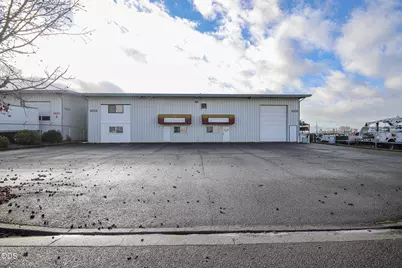 6026 Crater Lake Avenue, Medford, OR 97502 - Photo 1