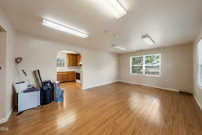 143 S Main Street, Phoenix, OR 97535 - Photo 37