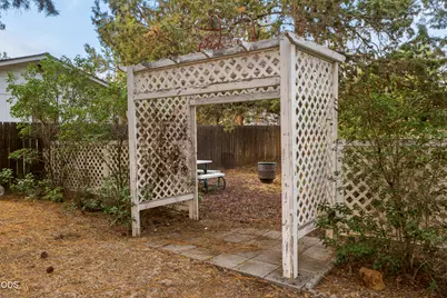 61568 Newberry Drive, Bend, OR 97702 - Photo 23