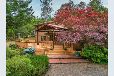 5003 Rogue River, Eagle Point, OR 97524 - Photo 3