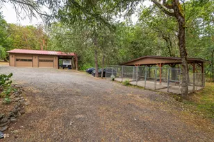 5003 Rogue River, Eagle Point, OR 97524 - Photo 45