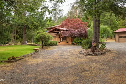 5003 Rogue River, Eagle Point, OR 97524 - Photo 41