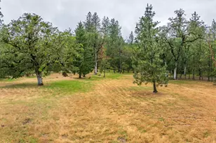5003 Rogue River, Eagle Point, OR 97524 - Photo 43
