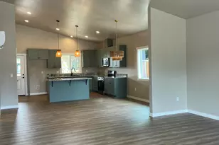 126 Lorraine Ave, Eagle Point, OR 97524 - Photo 5
