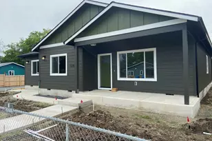 126 Lorraine Ave, Eagle Point, OR 97524 - Photo 1