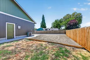 126 Lorraine Ave, Eagle Point, OR 97524 - Photo 25
