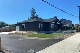 126 Lorraine Ave, Eagle Point, OR 97524 - Photo 3