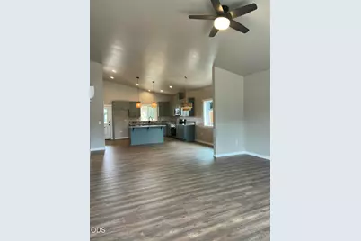 126 Lorraine Avenue, Eagle Point, OR 97524 - Photo 3