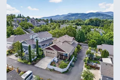 345 Fair Oaks Avenue, Ashland, OR 97520 - Photo 3