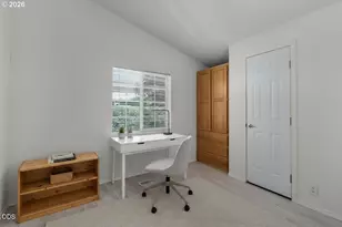811 NE Paiute Ct, Redmond, OR 97756 - Photo 9