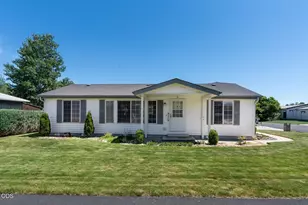 811 NE Paiute Ct, Redmond, OR 97756 - Photo 1