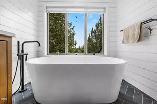 22055 White Peaks Dr, Bend, OR 97702 - Photo 41