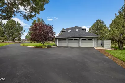 22055 White Peaks Drive, Bend, OR 97702 - Photo 9