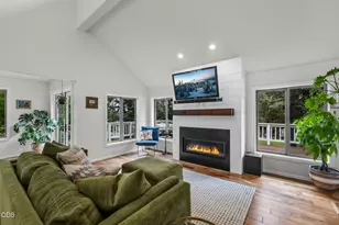 22055 White Peaks Dr, Bend, OR 97702 - Photo 21