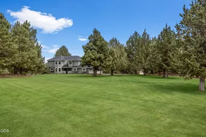 22055 White Peaks Drive, Bend, OR 97702 - Photo 3