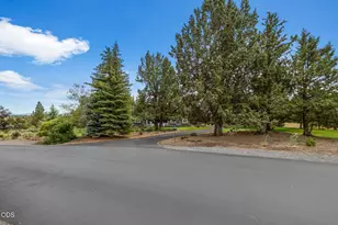 22055 White Peaks Dr, Bend, OR 97702 - Photo 3