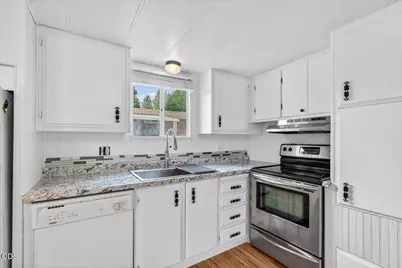 306 Sandlewood Drive, Grants Pass, OR 97526 - Photo 11