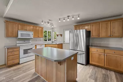 20535 Sunderland Way, Bend, OR 97701 - Photo 11