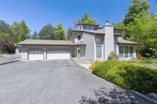 235 Glenoak Ln, Grants Pass, OR 97526 - Photo 3