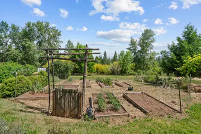 255 Carmen Road, Talent, OR 97540 - Photo 43