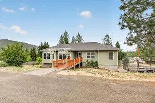 394 Pinetop Terrace, Shady Cove, OR 97539 - Photo 33