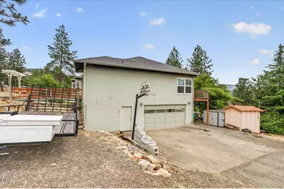 394 Pinetop Terrace, Shady Cove, OR 97539 - Photo 35