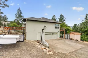 394 Pinetop Terrace, Shady Cove, OR 97539 - Photo 35
