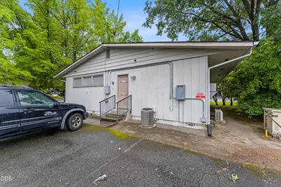 515 NE 8th Street, Grants Pass, OR 97526 - Photo 17