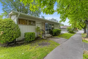 515 NE 8th St, Grants Pass, OR 97526 - Photo 1