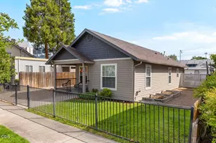 319 S Ivy St, Medford, OR 97501 - Photo 3