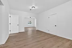 502 S B St, Phoenix, OR 97535 - Photo 11