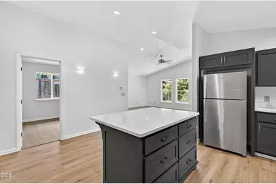 502 S B Street, Phoenix, OR 97535 - Photo 9