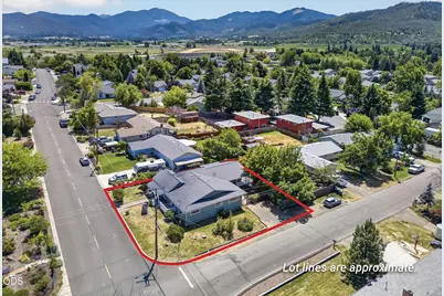 502 S B Street, Phoenix, OR 97535 - Photo 1