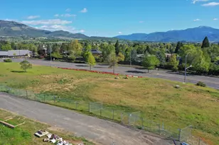 3256 Hillcrest Rd, Medford, OR 97504 - Photo 1