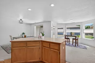 1397 Larson Creek Dr, Medford, OR 97504 - Photo 11