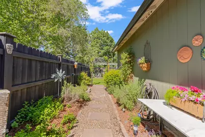 637 NE Mason, Bend, OR 97701 - Photo 23