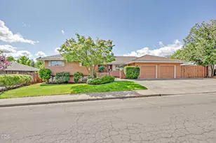2774 Jessica Cir, Medford, OR 97504 - Photo 1