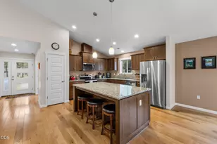 14431 Crossroads Loop, Sisters, OR 97759 - Photo 13