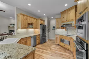 3914 SW Tommy Armour Ln, Redmond, OR 97756 - Photo 9