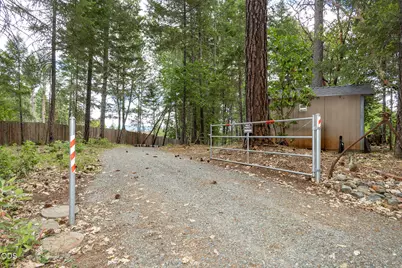 308 Limpy Creek Road, Grants Pass, OR 97527 - Photo 37
