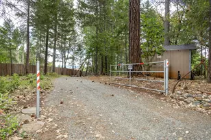 308 Limpy Creek Rd, Grants Pass, OR 97527 - Photo 37