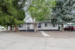 733 Mindy Sue, Medford, OR 97501 - Photo 1