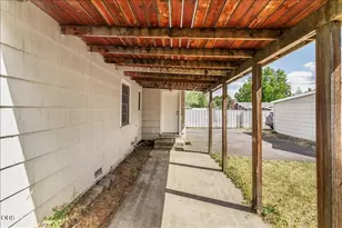 214 N Columbus Ave, Medford, OR 97501 - Photo 29