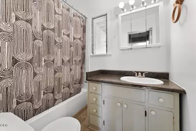214 N Columbus Avenue, Medford, OR 97501 - Photo 9