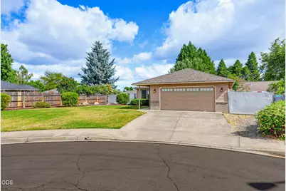 1330 Franklin Court, Medford, OR 97501 - Photo 3