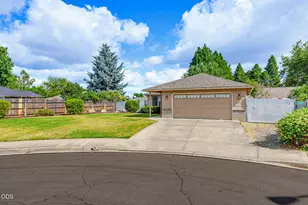 1330 Franklin Ct, Medford, OR 97501 - Photo 3