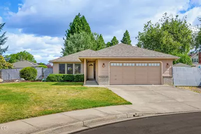 1330 Franklin Court, Medford, OR 97501 - Photo 1